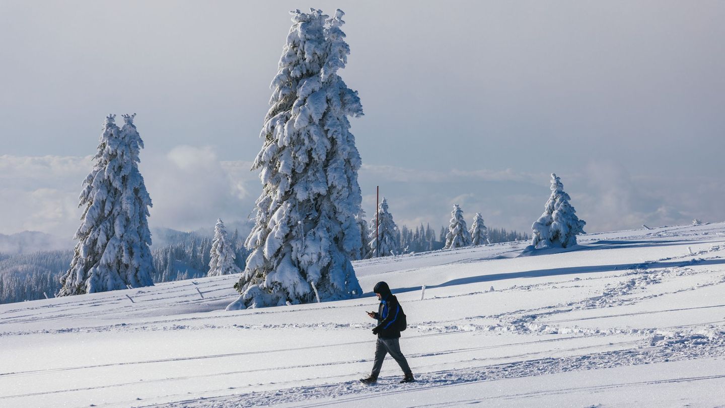 Anders als in einigen Nachbarländern kann man auf dem Feldberg ohne Sorge Skifahren. (Archivbild) Foto: Philipp von Ditfurth/dpa