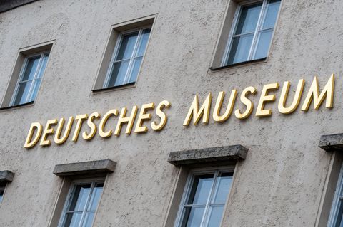 Das Deutsche Museum bekommt ein zentrales Depot für seine Objekte. (Symbolbild) Foto: Peter Kneffel/dpa