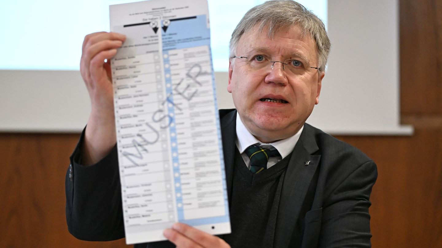 Bei der Wahl zum Abgeordnetenhaus gibt es diesmal einen Stimmzettel. Foto: Elisa Schu/dpa