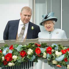 Andrew und seine Mutter Königin Elizabeth