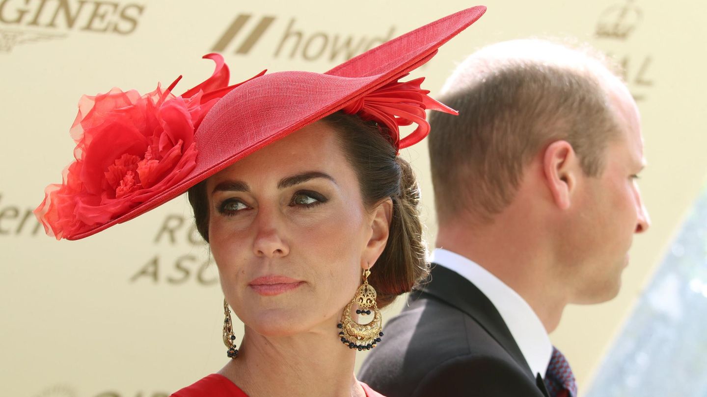 Prinzessin Kate und ihr Mann, Prinz William, bei einem Besuch der Rennbahn Ascot