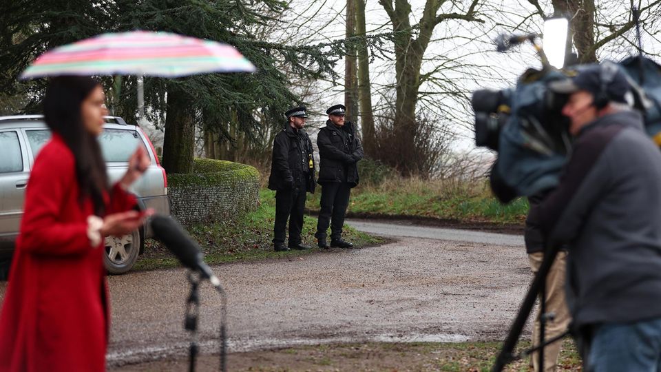 Journalisten vor dem Zuhause von Andrew Mountbatten-Windsor