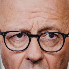 Sehr nahes portrait von Friedrich Merz´s Kopf