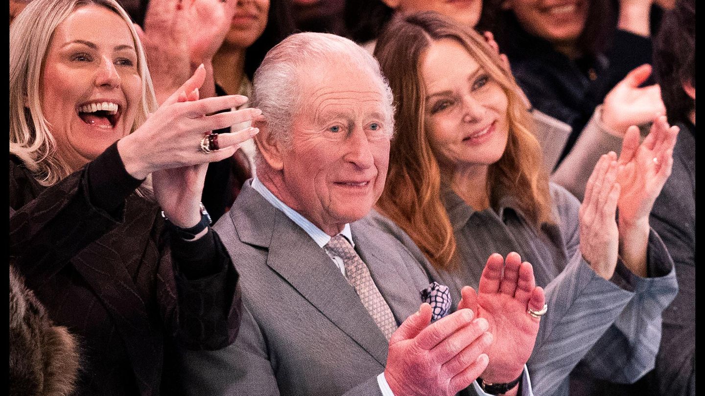 König Charles bei Modenschau