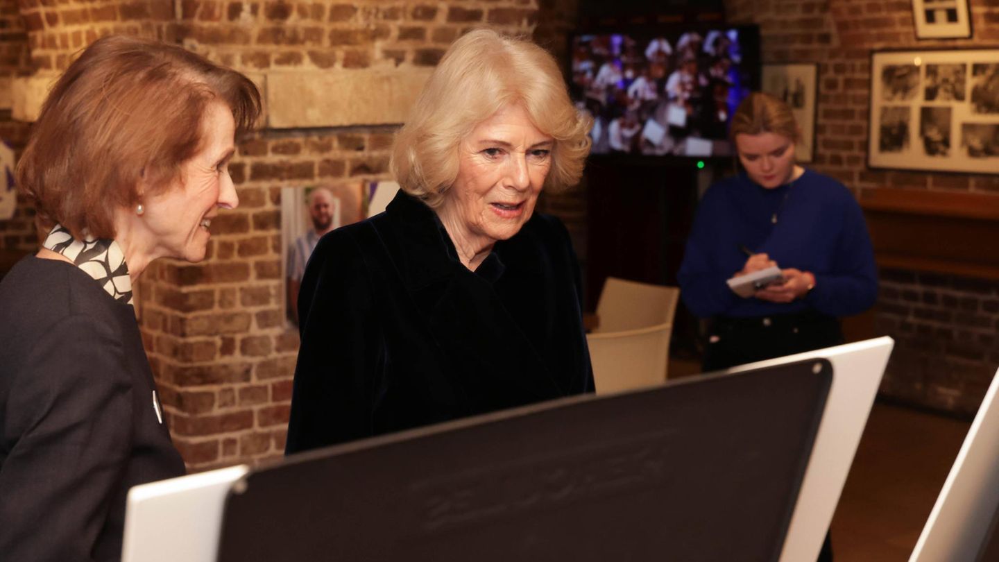 Danach schaute sich die Frau von König Charles Entwürfe für den Bau eines neuen Bildungs- und Veranstaltungszentrums an. 