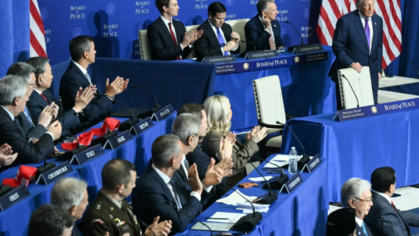 Erste Sitzung des Friedensrats