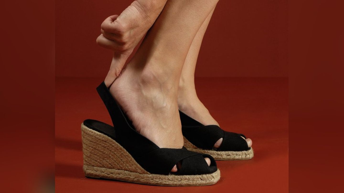 Keilabsätze feiern ihr Comeback: So kombinieren wir die Modelle