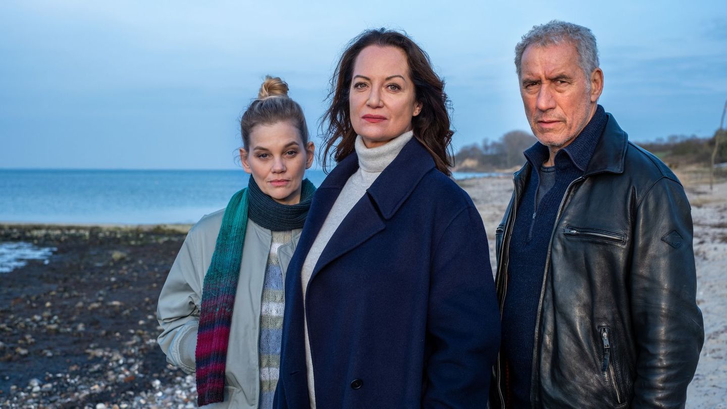 Seit 20 Jahren ermitteln Jana Winter (Natalia Wörner, Mitte) und Matthias Hamm (Ralph Herforth) zusammen. Alwa Sörensen (Lisa Werlinder) stieß 2020 zum Team dazu.