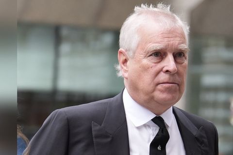 Es wäre mit einem erheblichen Aufwand verbunden, Andrew Mountbatten-Windsor aus der Thronfolge zu streichen.