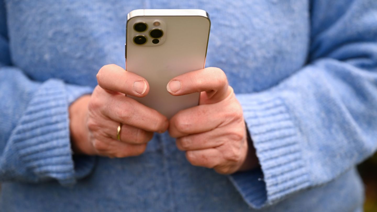Fälle rund um Liebesbetrug steigen im Südwesten. (Archivbild) Foto: Bernd Weißbrod/dpa