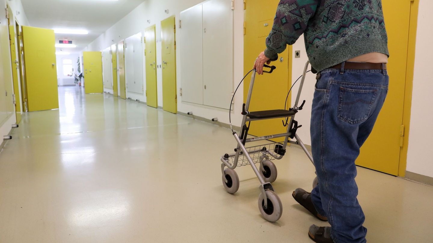 In Brandenburgs Gefängnissen sitzen auch Menschen, die älter als 60 Jahre alt sind. (Symbolbild) Foto: Jan Woitas/dpa-Zentralbil
