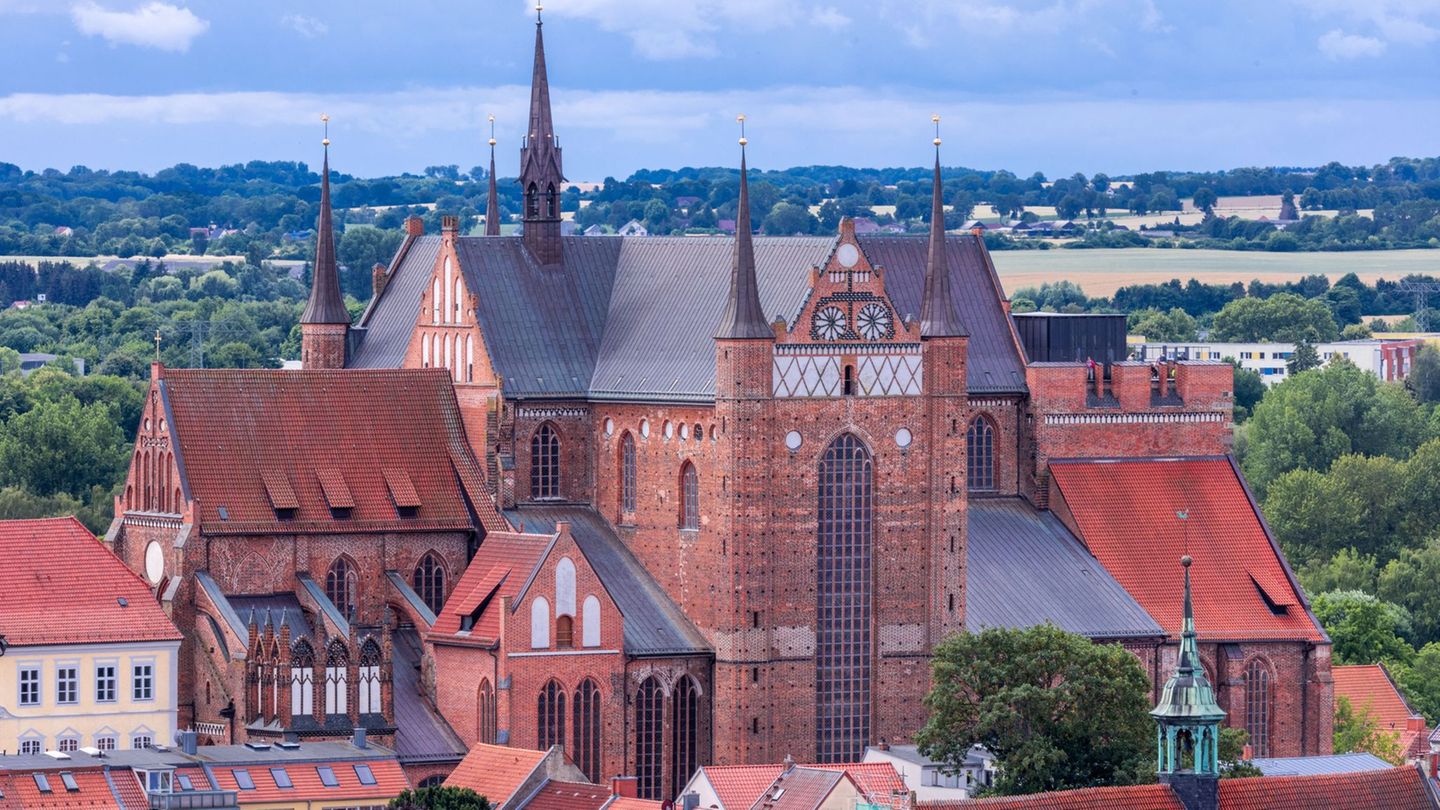 Kunstausstellung in Wismar: Wie in einer Kirche aus Küchenmixern Instrumente werden