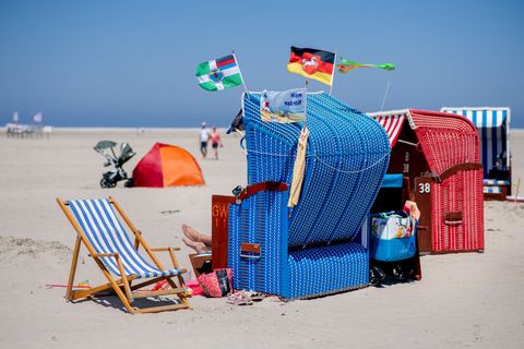 Sonne, Meer und Strand: Viele Menschen verbinden mit Niedersachsen beliebte Reiseziele. (Archivbild) Foto: Hauke-Christian Dittr