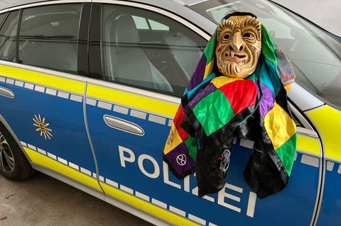 Die Maske ist wieder bei ihrem Besitzer. Foto: --/Polizei Ravensburg/dpa