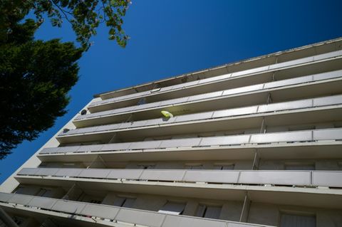 Balkone an einem Mehrfamilienhaus