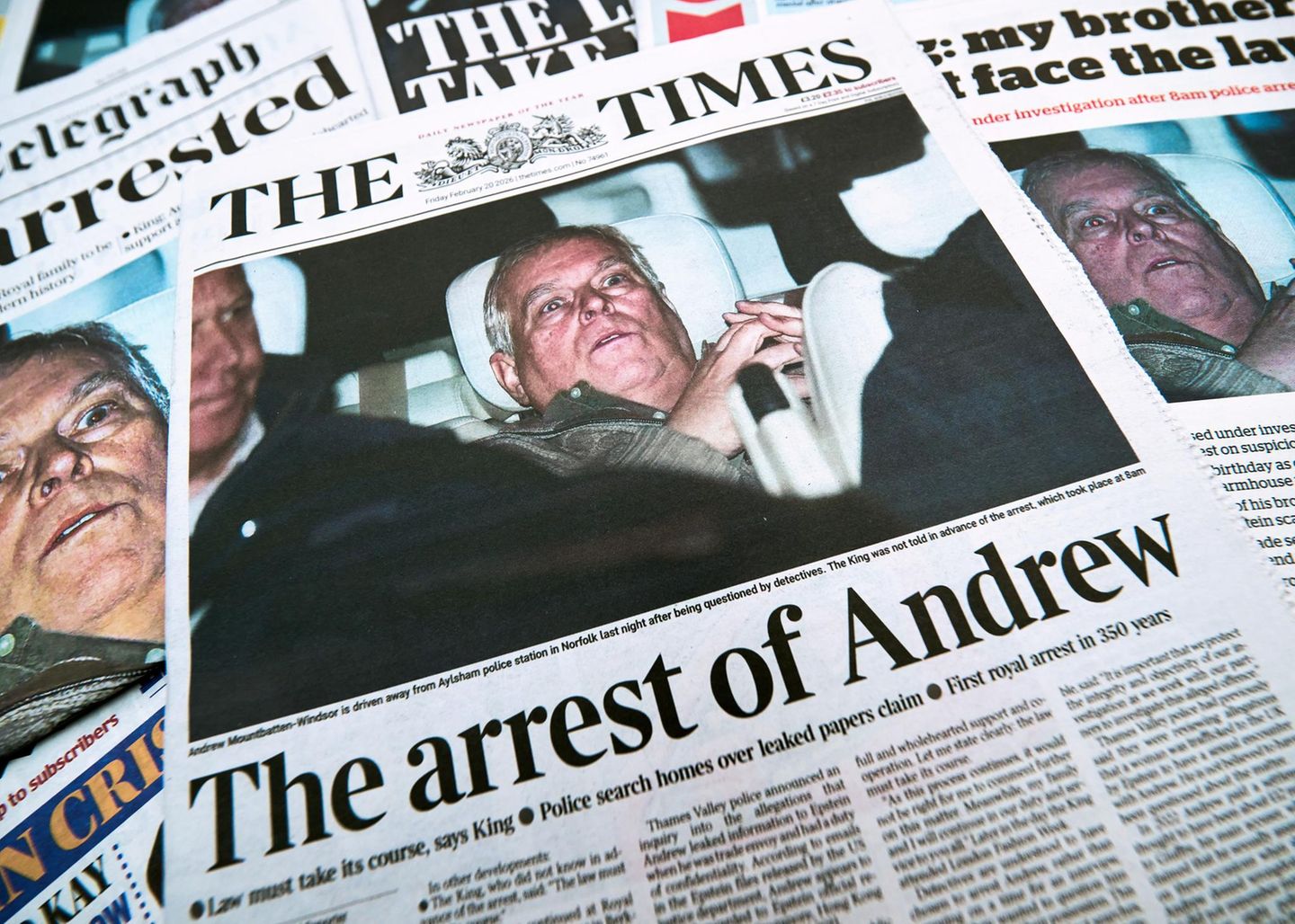 Andrew dominiert die Titelblätter der britischen Presse