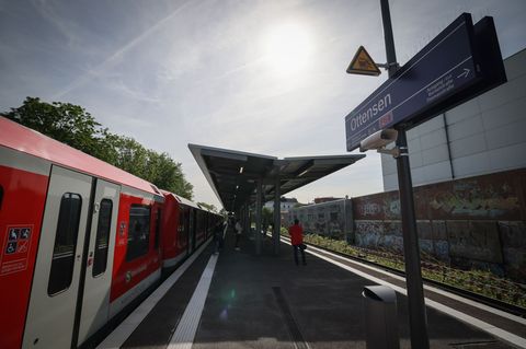 Ein 65-jähriger Mann ist mit seinem Rollator im S-Bahnhaltepunkt Ottensen auf die S-Bahngleise gestürzt. (Symbolbild) Foto: Chri