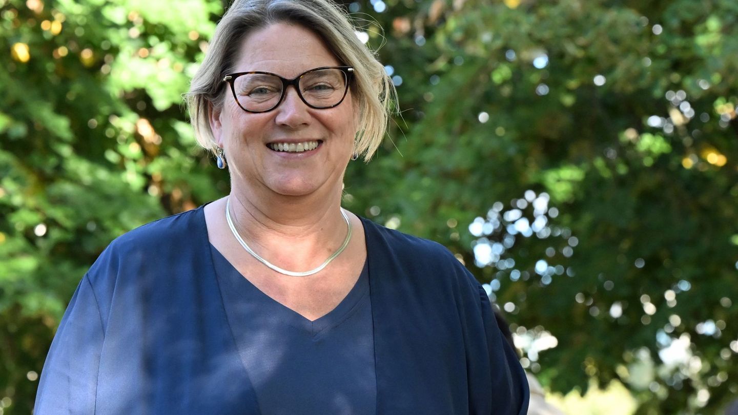 Integrationsstaatssekretärin Susi Möbbeck sieht in der Beschäftigung ukrainischer Geflüchteter einen wichtigen Baustein gegen de