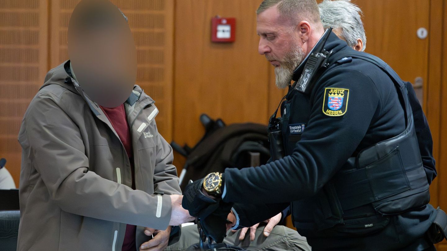 Sieben Männern wirft die Staatsanwaltschaft Mord vor. Foto: Boris Roessler/dpa