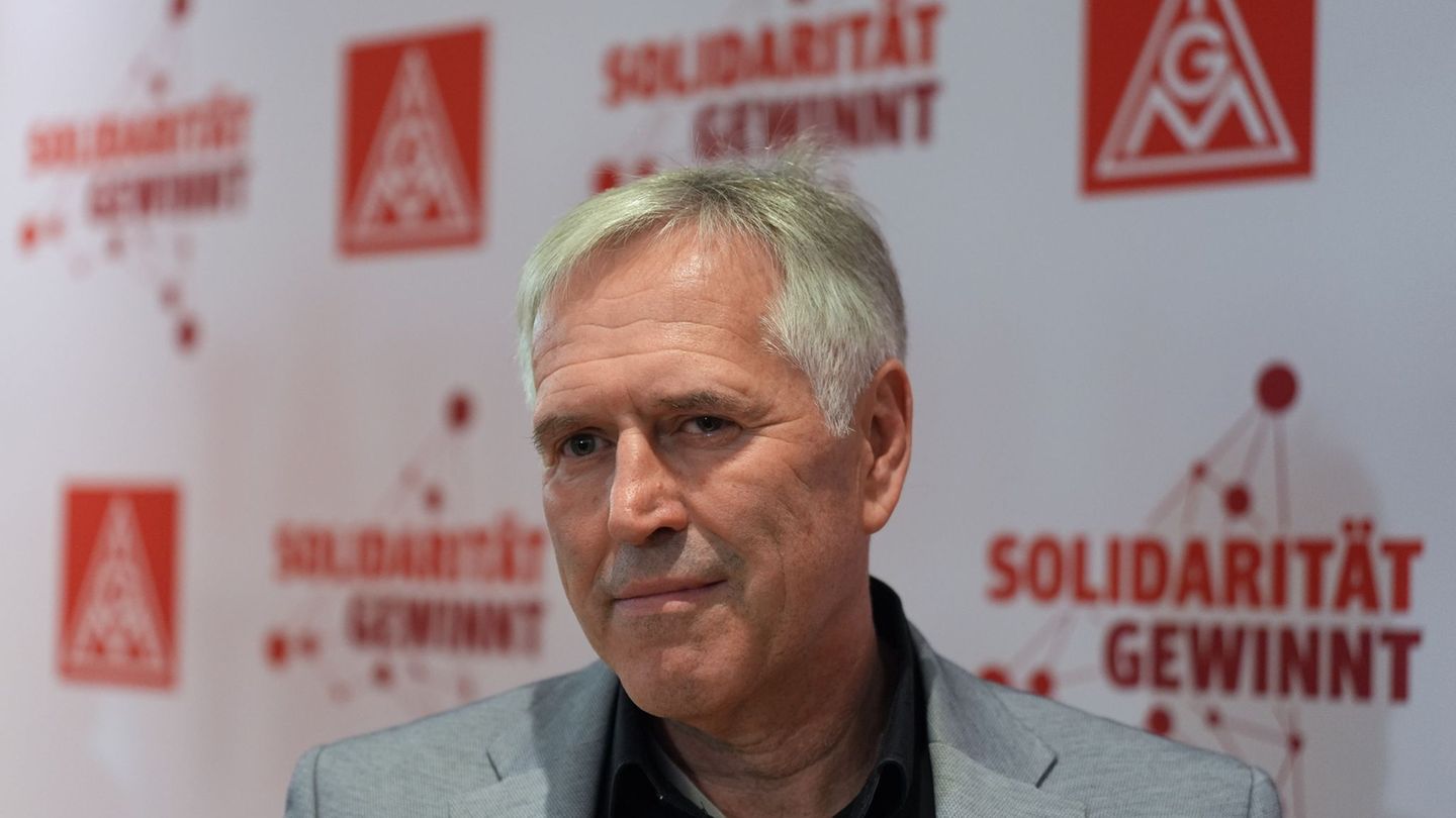 Horst Ott, der Bezirksleiter der IG Metall Bayern, sorgt sich um die Industrie im Freistaat. (Archivbild) Foto: Marcus Brandt/dp