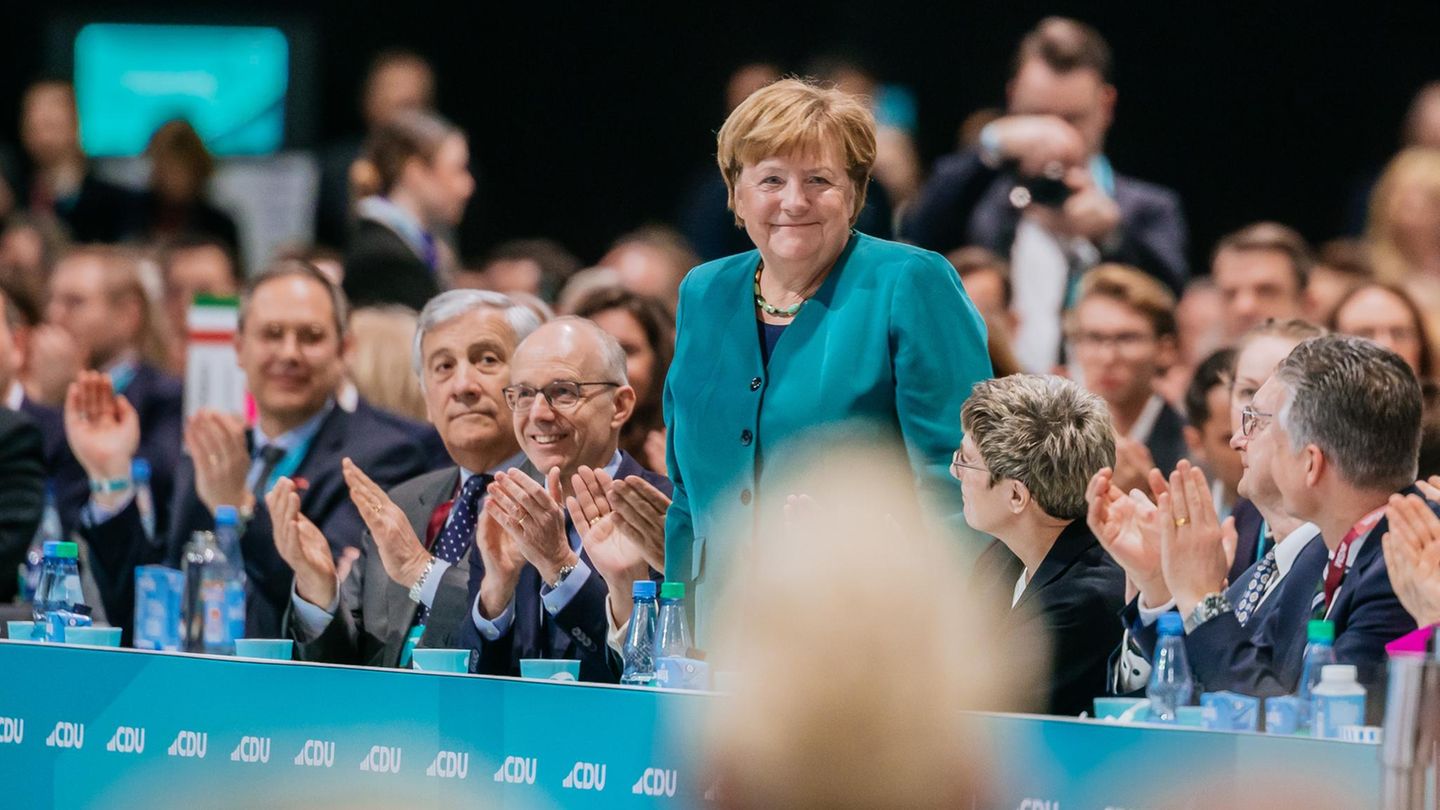 CDU-Parteitag: 51 Mal klatscht Merkel für Merz – aber nicht an jeder Stelle