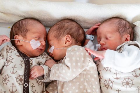 Im Klinikum Bamberg hat eine Mutter eineiige Drillinge zur Welt gebracht. Foto: Konstanze Wutschig-Reetz/Klinkum Bamberg/dpa