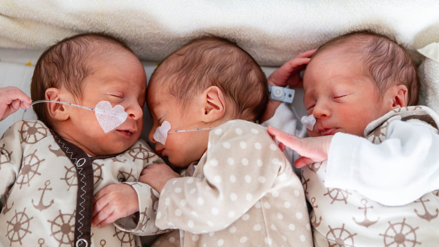 Im Klinikum Bamberg hat eine Mutter eineiige Drillinge zur Welt gebracht. Foto: Konstanze Wutschig-Reetz/Klinkum Bamberg/dpa