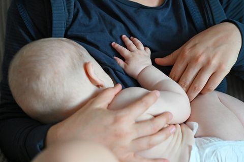 Sechs Monate ausschließlich stillen - diese Empfehlung der Weltgesundheitsorganisation (WHO) zur Ernährung von Babys gilt nun au