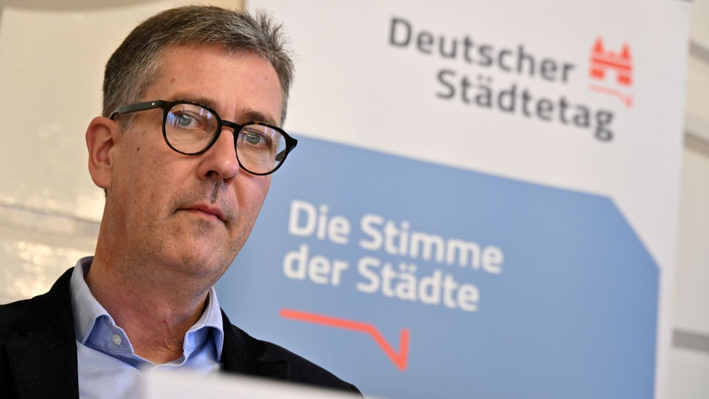 Christian Schuchardt möchte sich weiter in Würzburg engagieren. (Archivbild) Foto: Martin Schutt/dpa