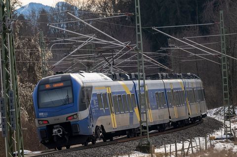 Aufgrund von Bauarbeiten kommt es bei Zügen der Bayerischen Regiobahn zu Verspätungen und Ausfällen von Haltestellen. (Symbolbil