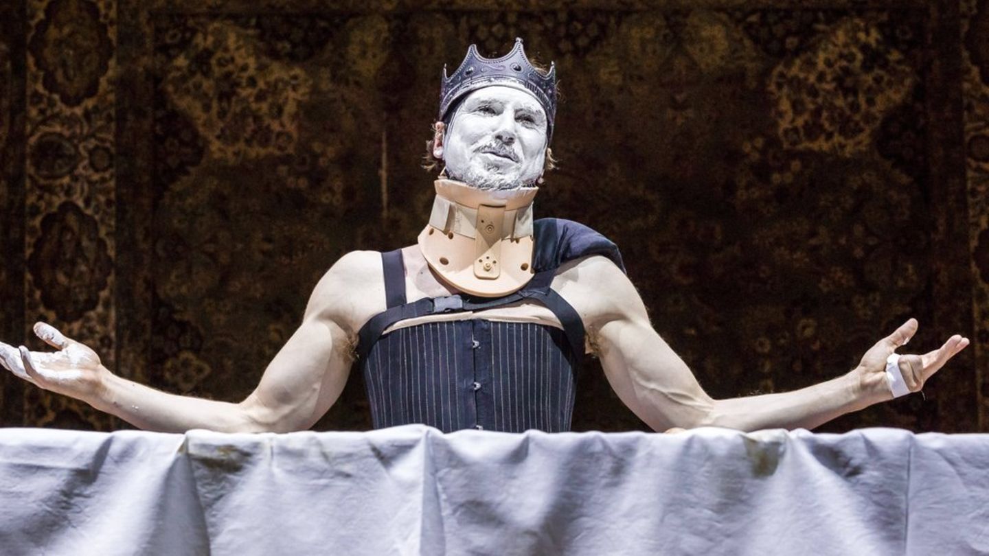 Schauspieler Lars Eidinger als Richard III. an der Berliner Schaubühne.