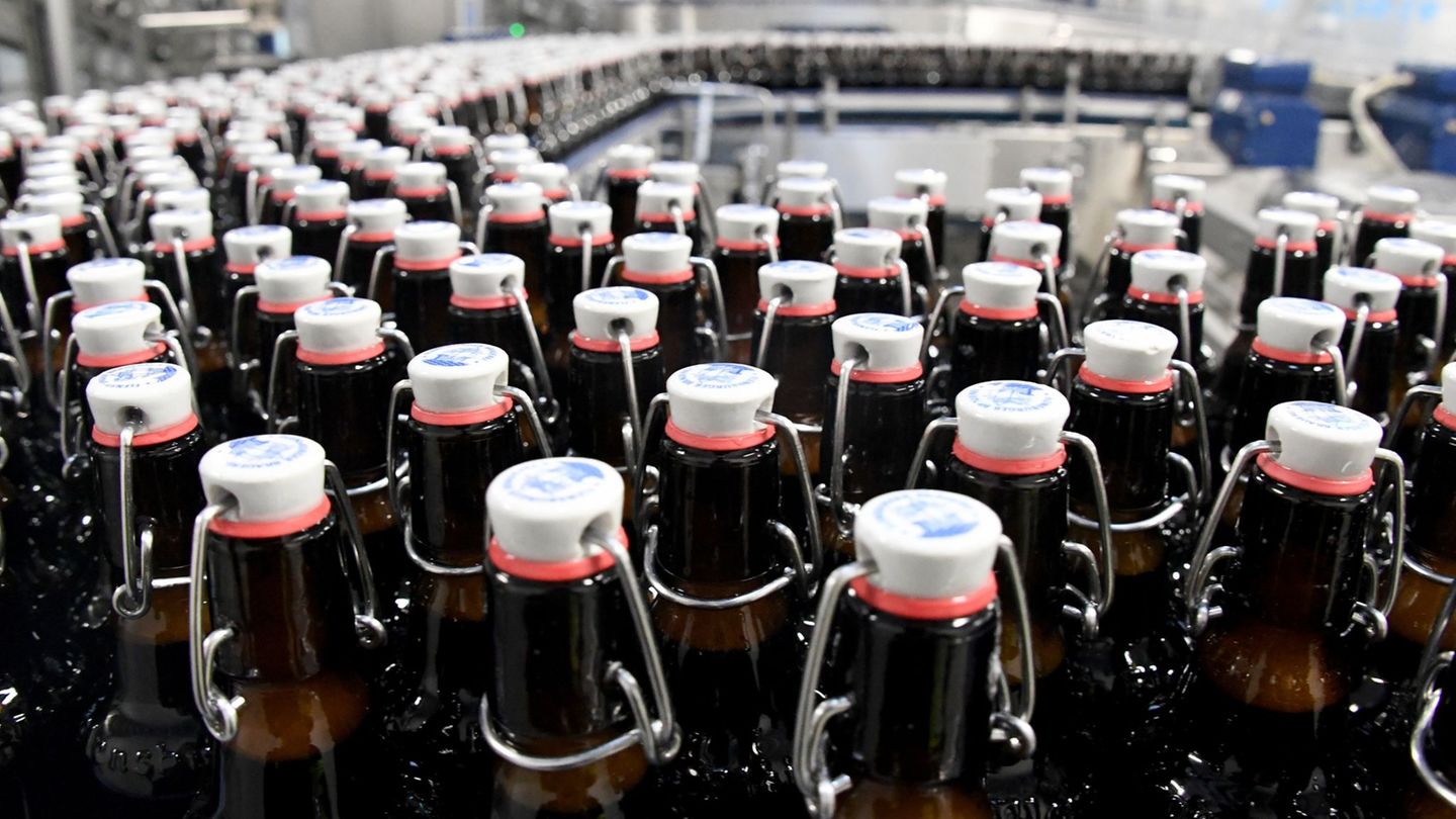 Forscher aus Freiberg haben ein umweltfreundliches Verfahren zur Herstellung von braunem Glas entwickelt. (Symbolbild) Foto: Car