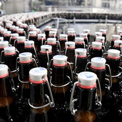 Forscher aus Freiberg haben ein umweltfreundliches Verfahren zur Herstellung von braunem Glas entwickelt. (Symbolbild) Foto: Car