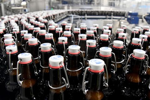 Forscher aus Freiberg haben ein umweltfreundliches Verfahren zur Herstellung von braunem Glas entwickelt. (Symbolbild) Foto: Car