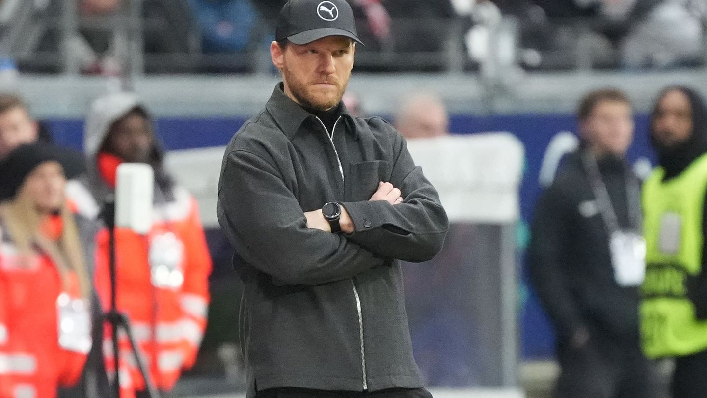 Seit dem 11. Januar hat seine Mannschaft kein Spiel mehr gewonnen: Gladbach-Trainer Eugen Polanski (Archivbild). Foto: Marc Schü