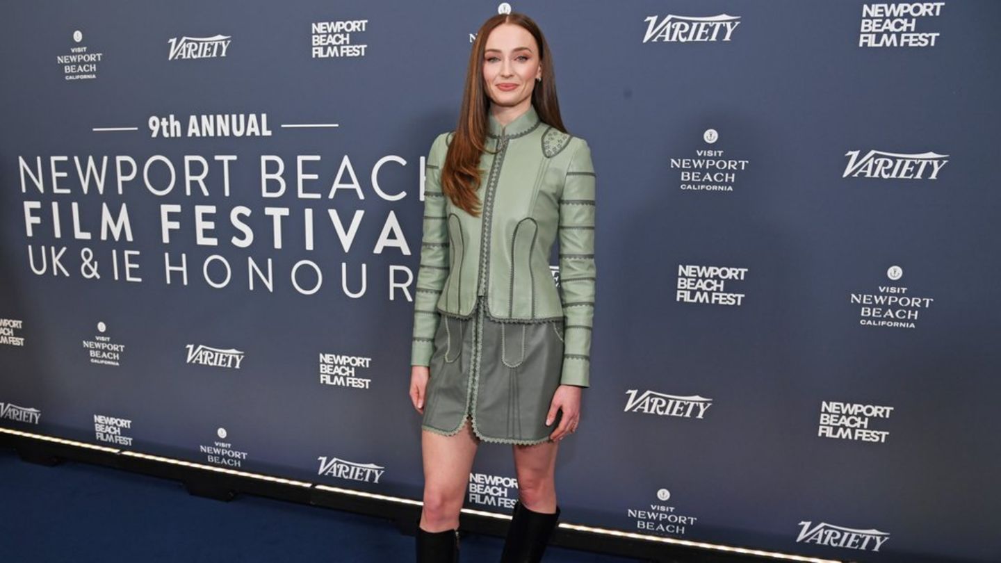 Sophie Turner wurde beim Newport Beach Film Festival mit einem Award geehrt.