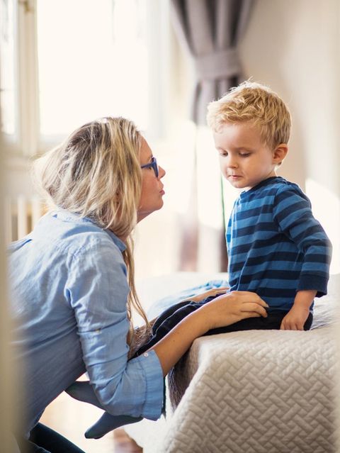 Aufklärung: Mutter spricht mit ihrem Sohn