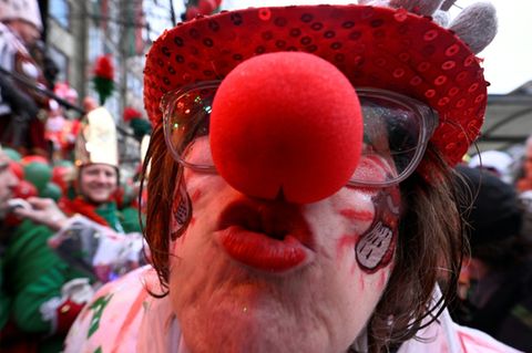 Feiernde bei Karneval in Köln