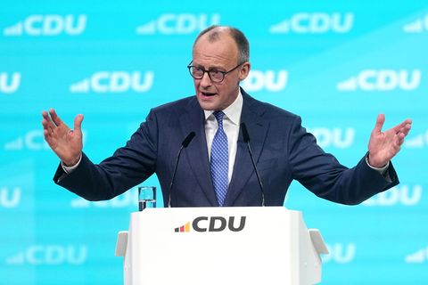 Bundeskanzler und CDU-Parteichef Friedrich Merz hat dem Berliner CDU-Parteivorsitzenden Kai Wegner Unterstützung im Wahlkampf zu