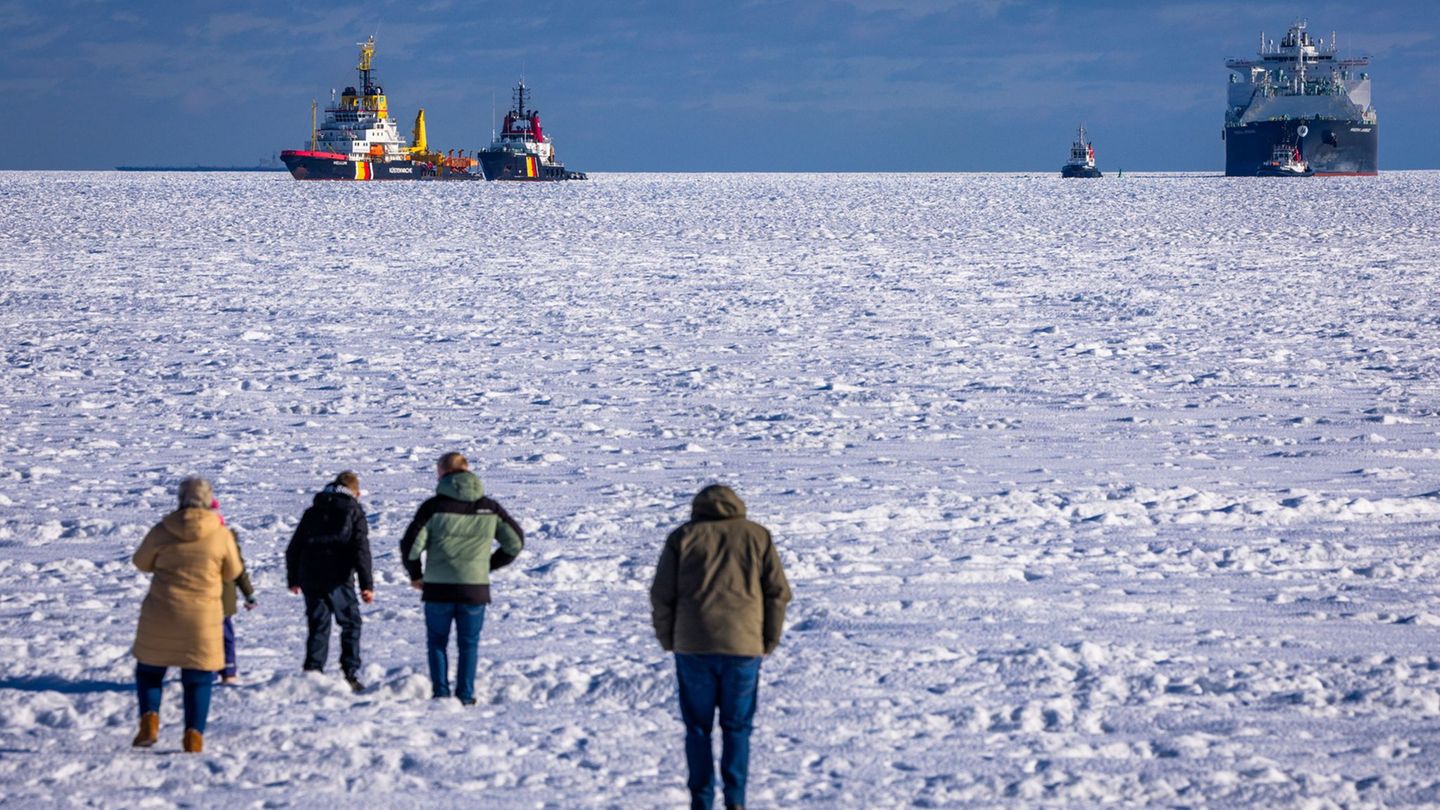 Eislage vor der Küste: Eis blockiert Häfen im Greifswalder Bodden