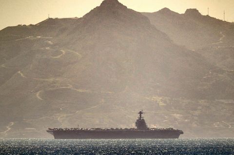 Die "USS Gerald Ford" passiert die Meerenge von Gibraltar