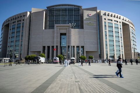 Alican Uludag wurde in das Istanbuler Caglayan-Gericht gebracht