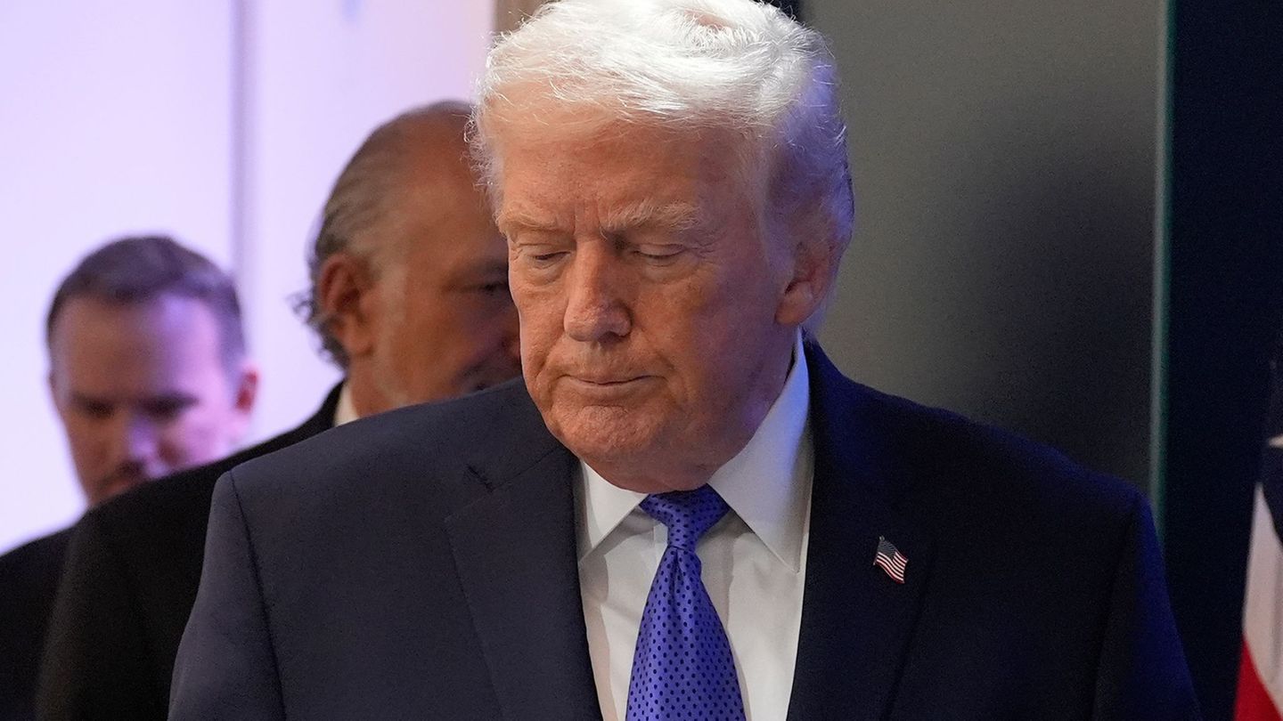 Der Supreme Court hat viele seiner Zölle für illegal erklärt - nun reagiert Trump. Foto: Alex Brandon/AP/dpa