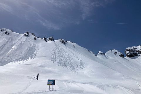 Lawinen können abseits der Piste abgehen. (Archivbild) Foto: Sabine Dobel/dpa