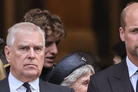 Prinz William (r.) hat schon vor Jahren erkannt, wie gefährlich sein Onkel Andrew für die Monarchie ist.