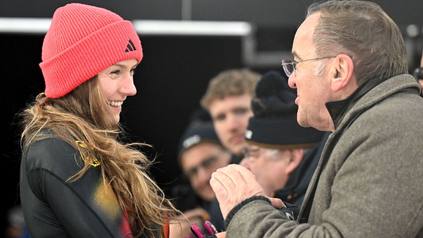 Verteidigungsminister Boris Pistorius sah sich an der Bahn Laura Noltes Rennen an. Foto: Robert Michael/dpa