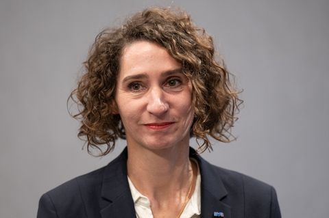 EVG-Vize Cosima Ingenschay will den geplanten Stellenabbau bei DB Cargo deutlich abmildern. (Archivbild) Foto: Boris Roessler/dp