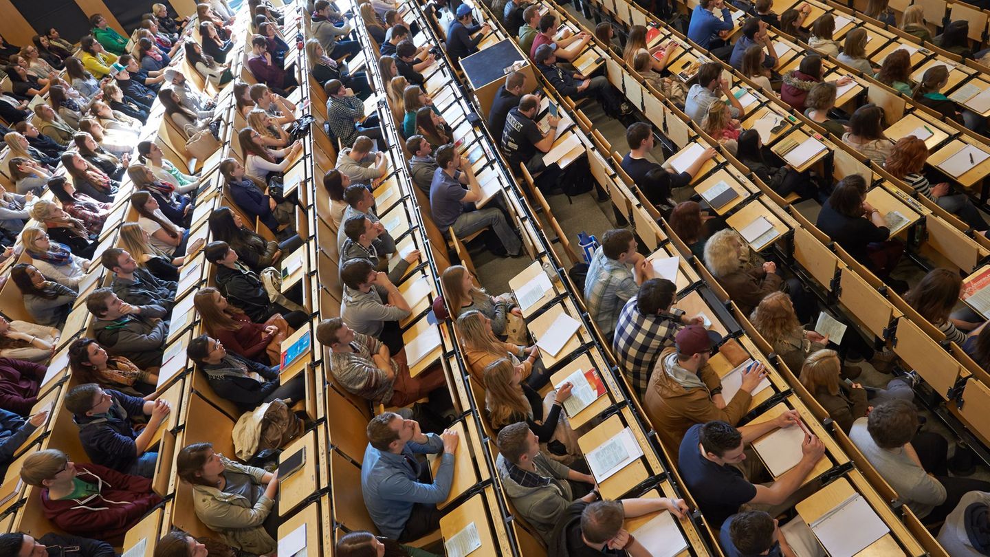 Nach Meinung der grünen Fraktion braucht es einen Ausbau des Beratungsangebots für Studierende. (Archivbild) Foto: Thomas Frey/d