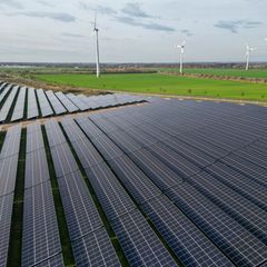 Netzengpässe führen immer wieder zu Abschaltungen oder Drosselung von Wind- und Solaranlagen (Archivbild) Foto: Jan Woitas/dpa