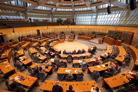 Im Landtag kann jeder Abgeordnete über sein Personal entscheiden. (Symbolbild) Foto: Thomas Banneyer/dpa